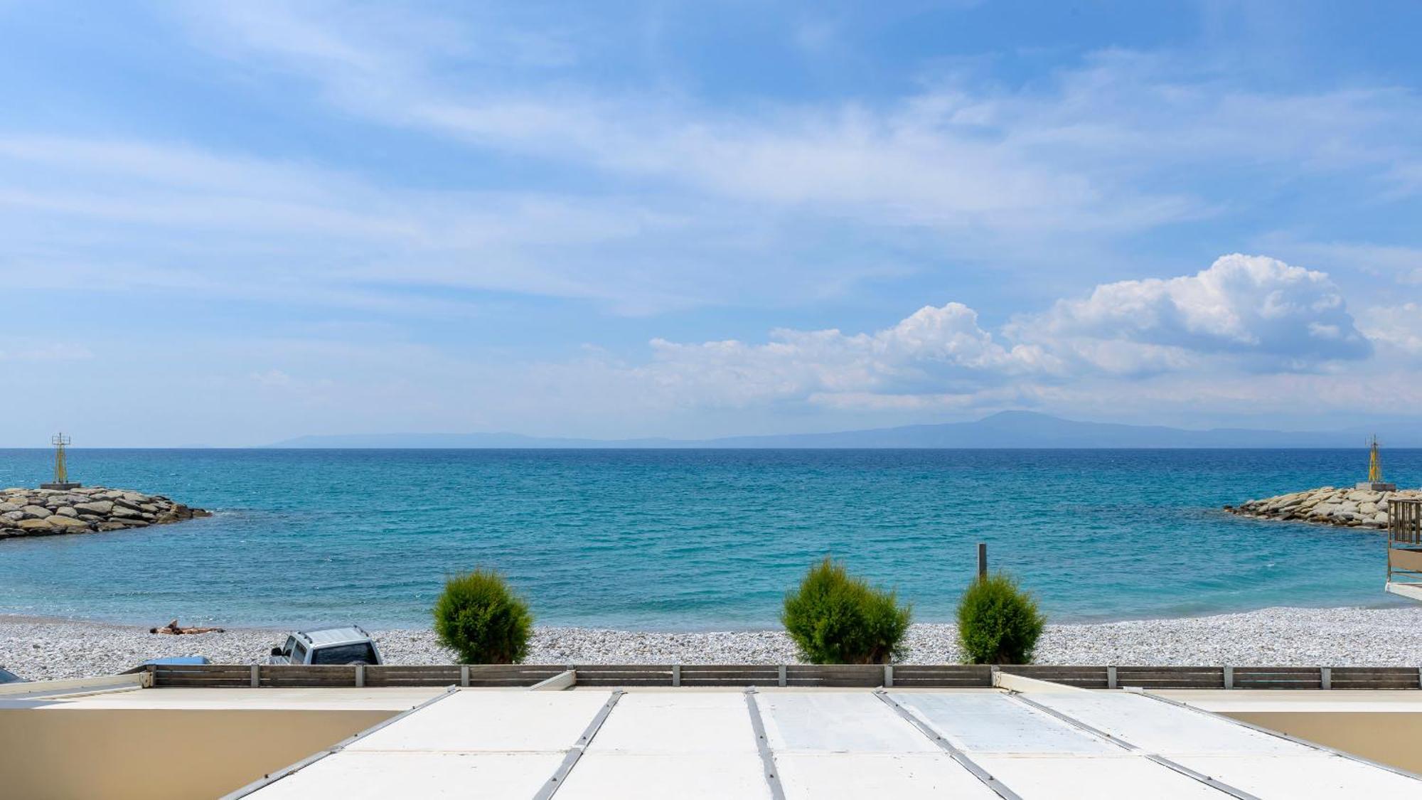 Апартаменти Agali 2 Maizonette Front Of The Sea Akrogiali Екстер'єр фото